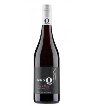 Quarisa-_0019_Mrs-Q-Pinot-Noir-NV-300x600-1-330x375